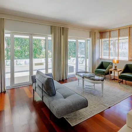 House In The Center Of * Кашкайш